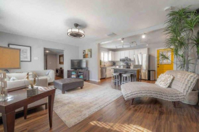 Pool house w/lg yard in the heart of Tampa